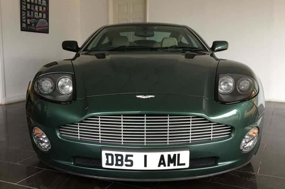 ASTON MARTIN V12 VANQUISH