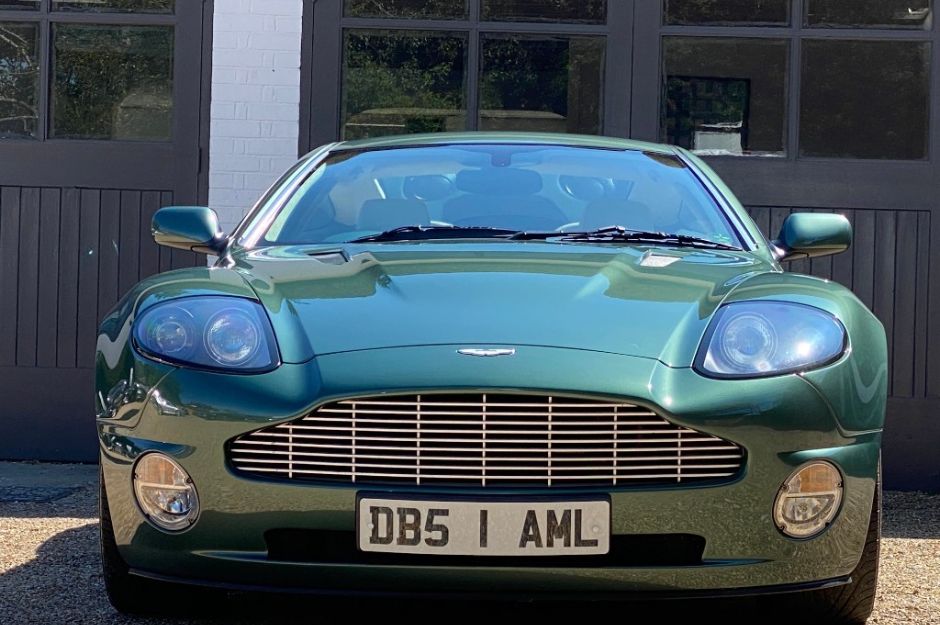 ASTON MARTIN V12 VANQUISH