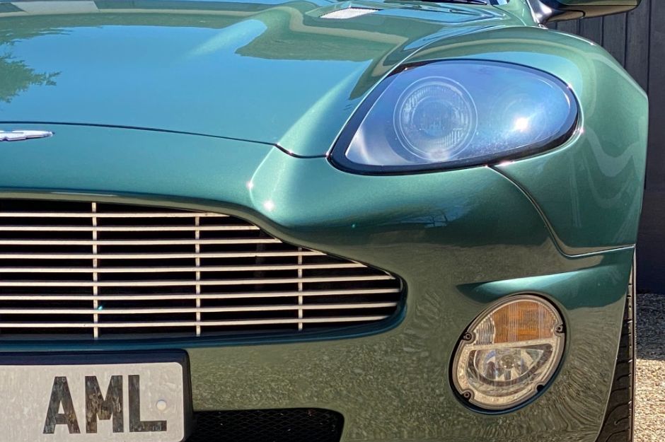 ASTON MARTIN V12 VANQUISH