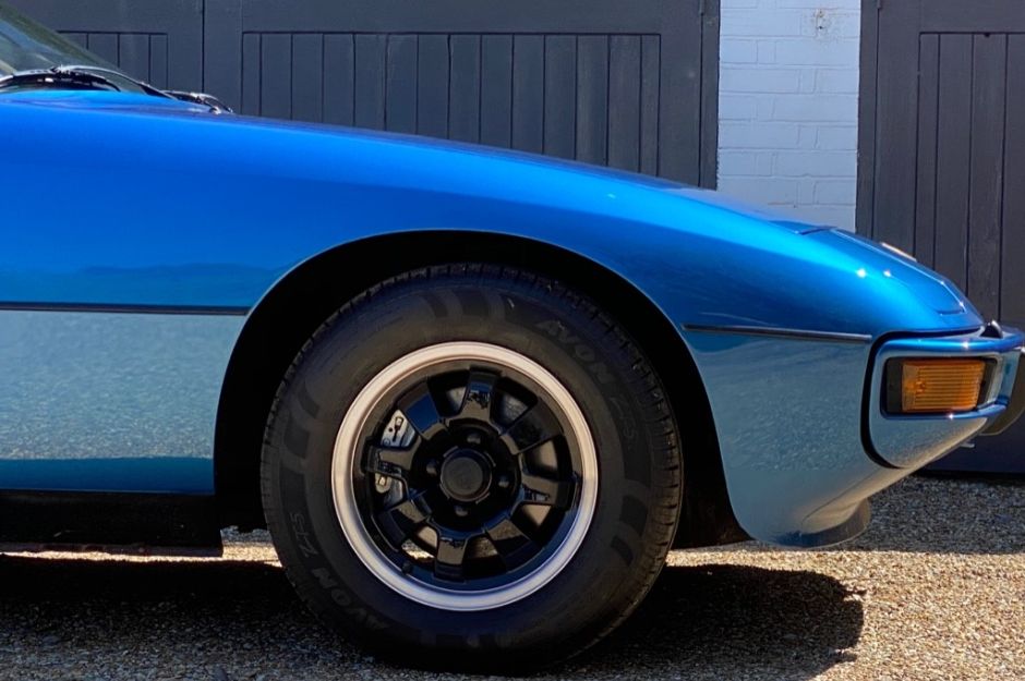 PORSCHE 924