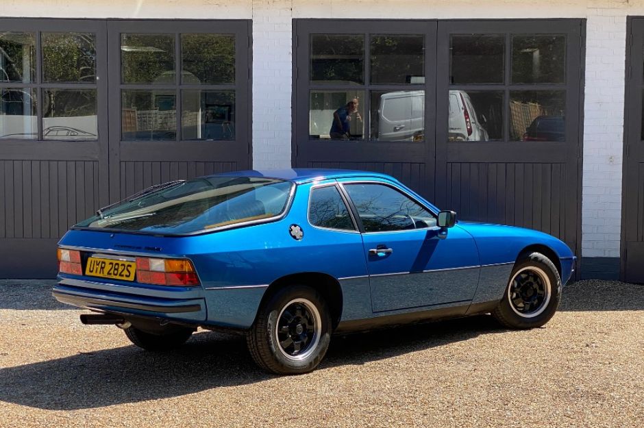 PORSCHE 924