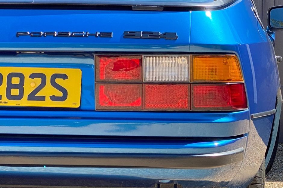 PORSCHE 924
