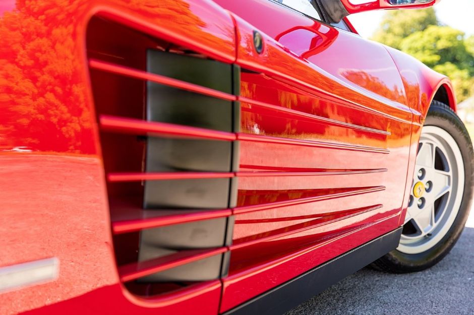 FERRARI TESTAROSSA
