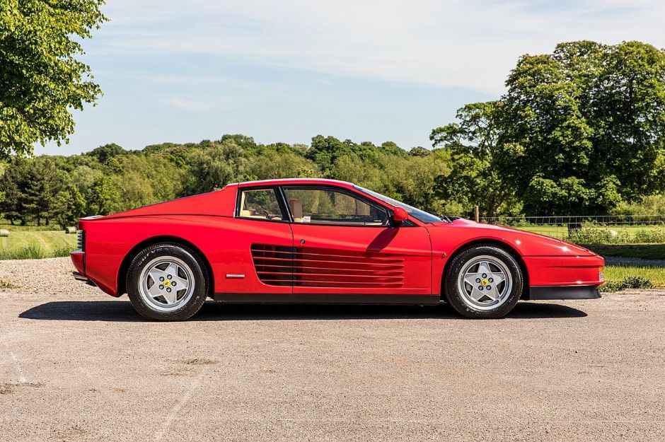 FERRARI TESTAROSSA