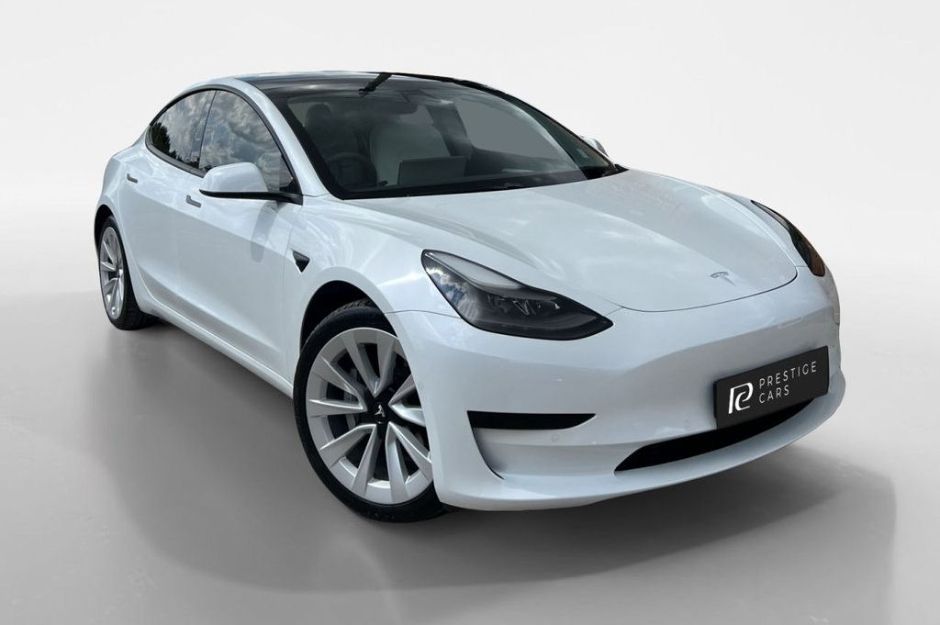 TESLA MODEL 3 STANDARD RANGE +