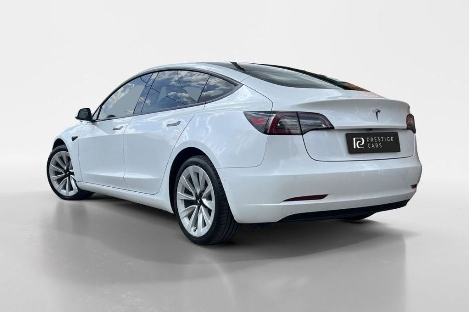 TESLA MODEL 3 STANDARD RANGE +