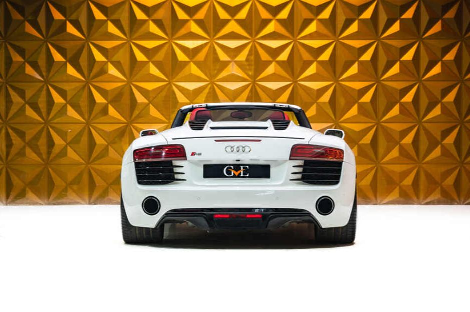 AUDI R8