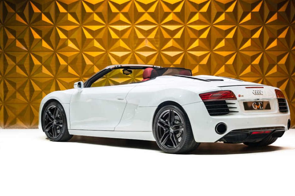 AUDI R8