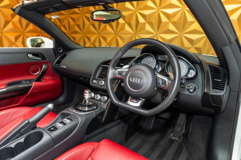 AUDI R8
