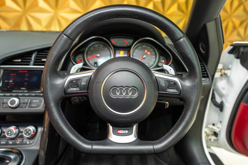 AUDI R8