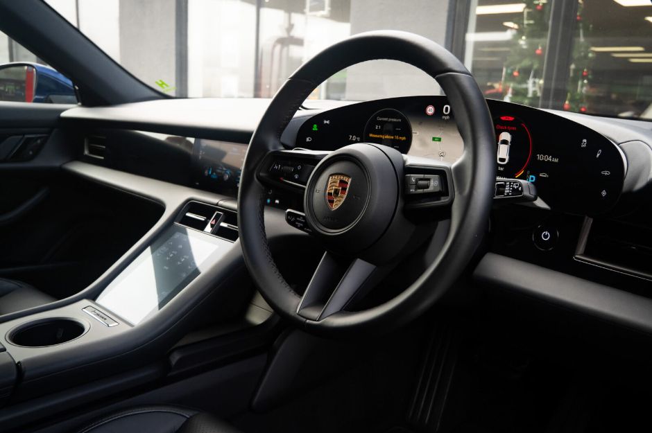 PORSCHE TAYCAN