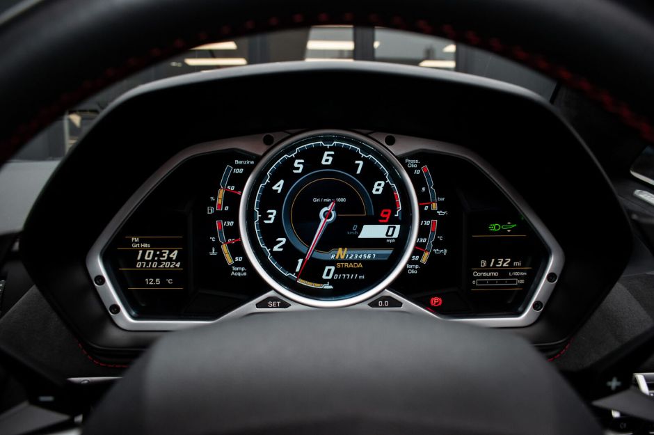 LAMBORGHINI AVENTADOR