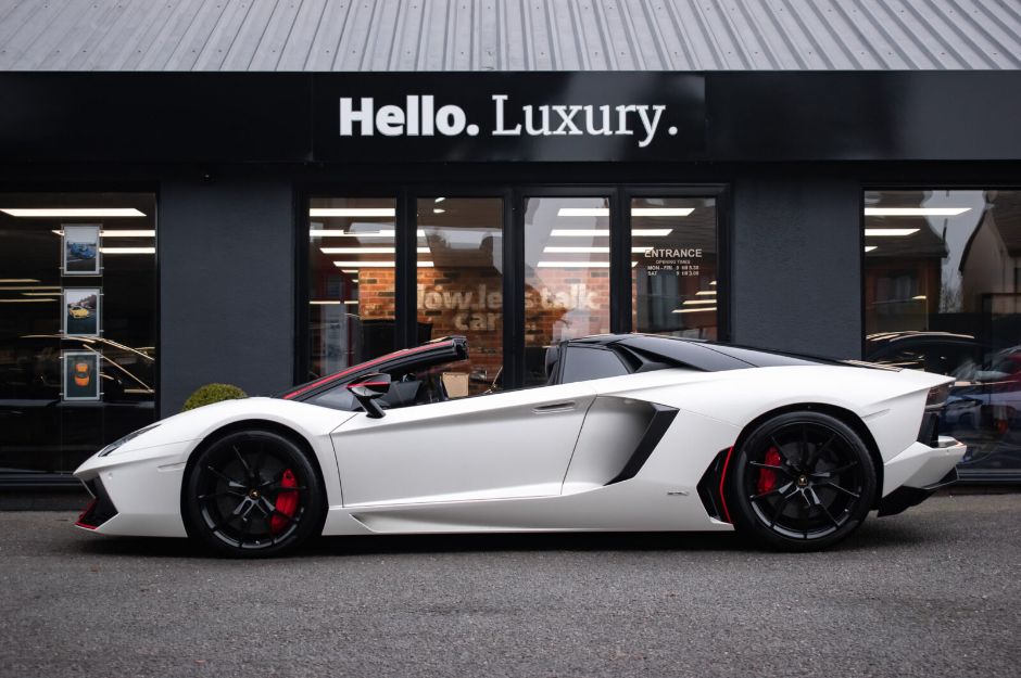LAMBORGHINI AVENTADOR