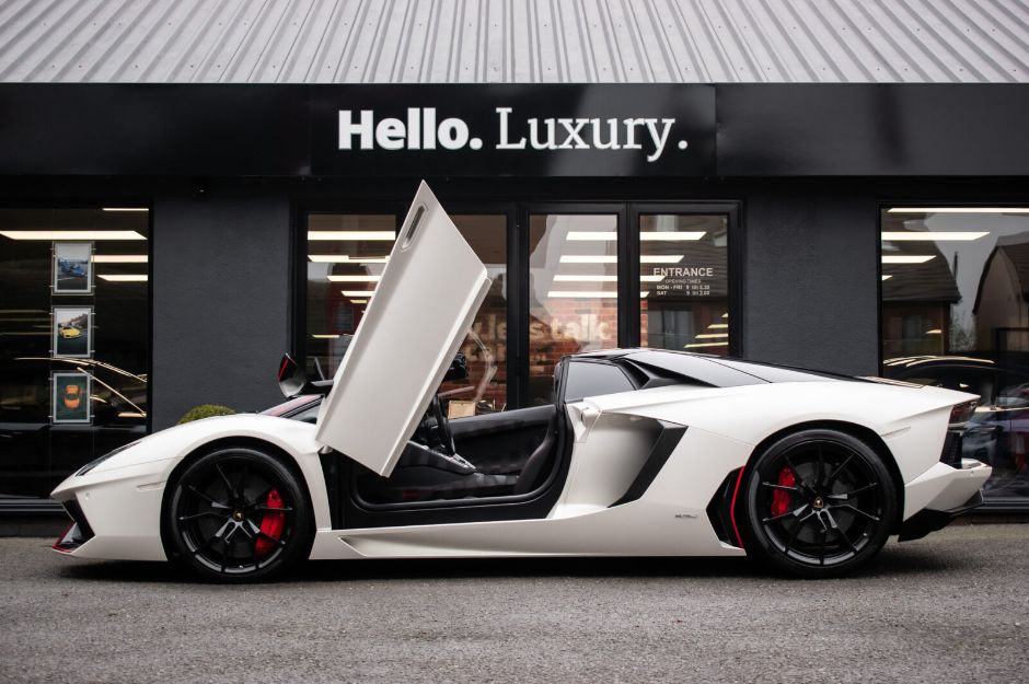 LAMBORGHINI AVENTADOR
