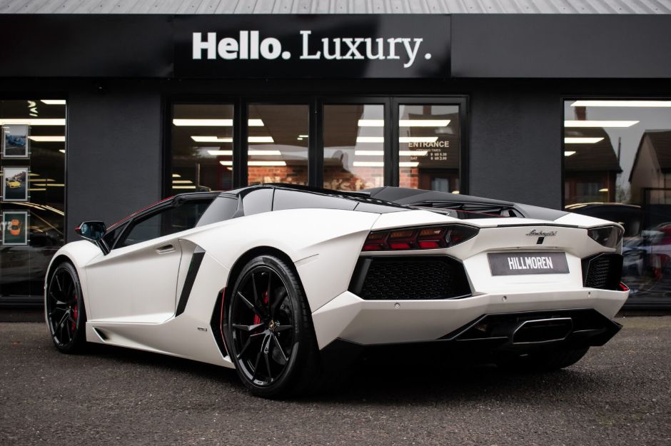 LAMBORGHINI AVENTADOR