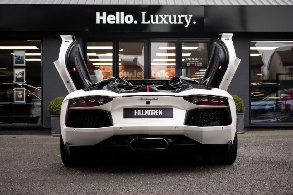 LAMBORGHINI AVENTADOR