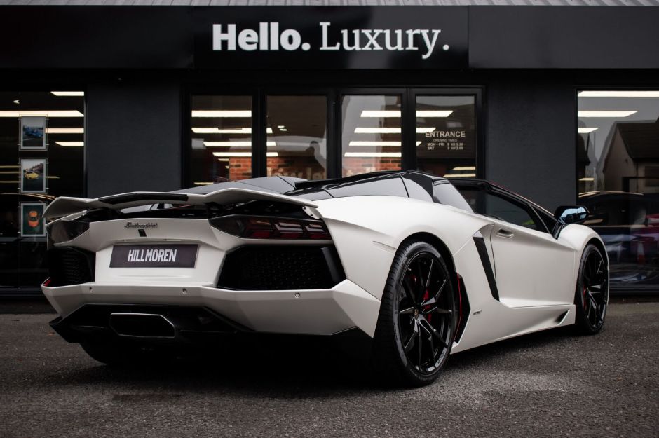 LAMBORGHINI AVENTADOR