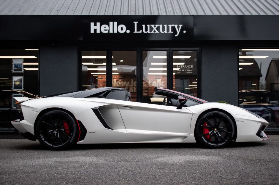 LAMBORGHINI AVENTADOR