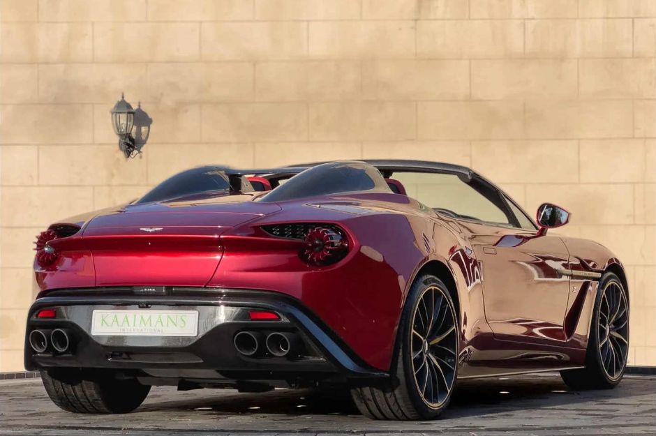ASTON MARTIN VANQUISH