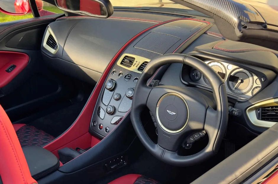 ASTON MARTIN VANQUISH