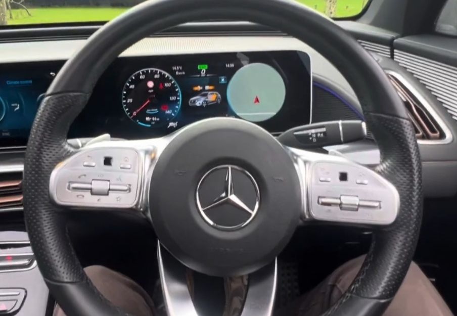 MERCEDES-BENZ EQC 400 AMG LINE PREMIUM 4M