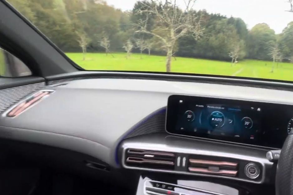 MERCEDES-BENZ EQC 400 AMG LINE PREMIUM 4M