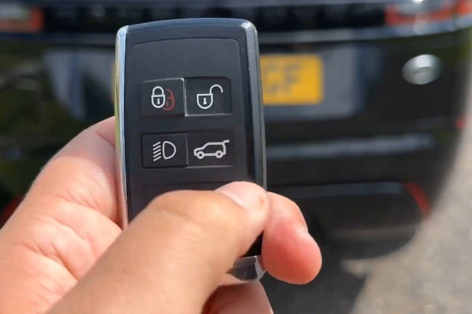 LAND ROVER R ROVER VELAR R-DYN HSE PHEV A