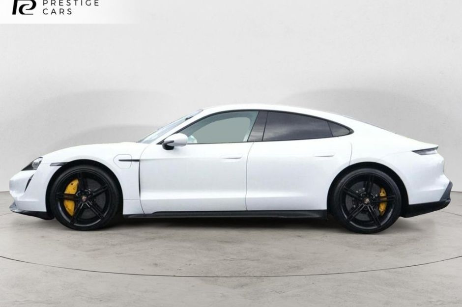 PORSCHE TAYCAN PERFORMANCE