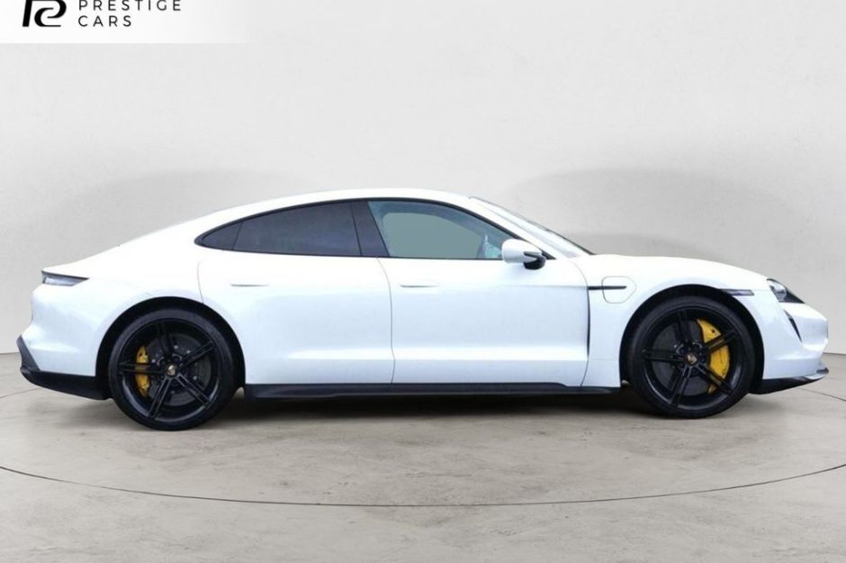 PORSCHE TAYCAN PERFORMANCE