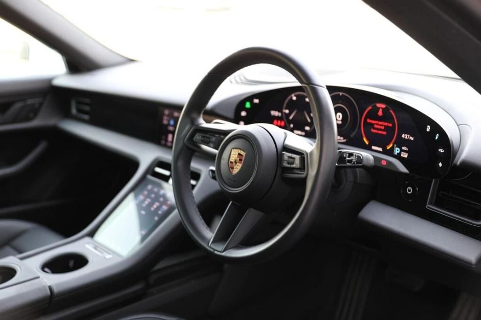 PORSCHE TAYCAN PERFORMANCE