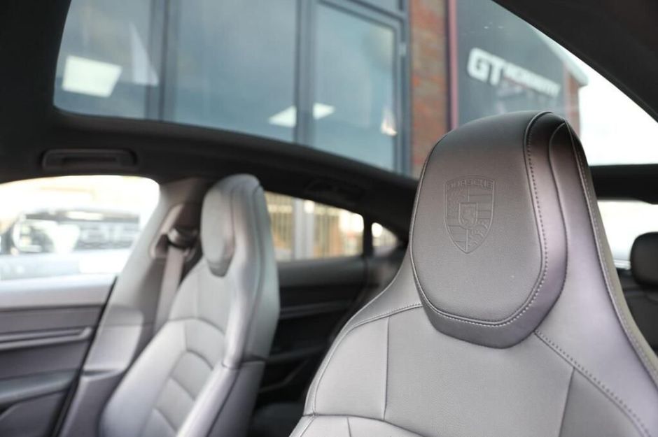 PORSCHE TAYCAN PERFORMANCE