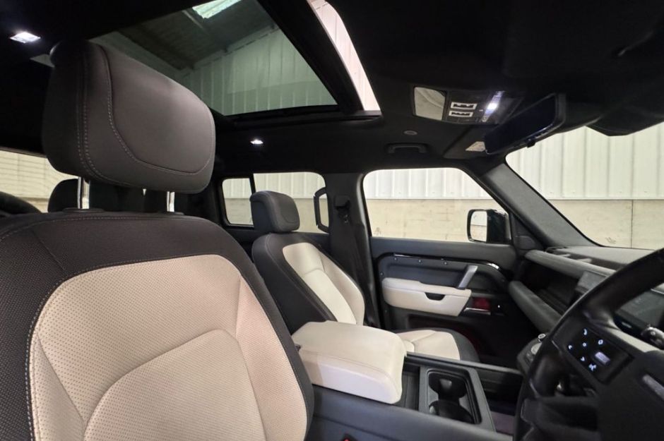 LAND ROVER DEFENDER D300