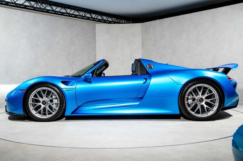 PORSCHE 918 SPYDER