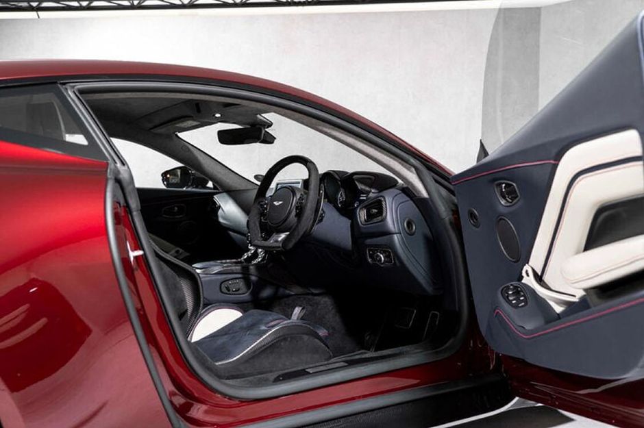 ASTON MARTIN VANTAGE