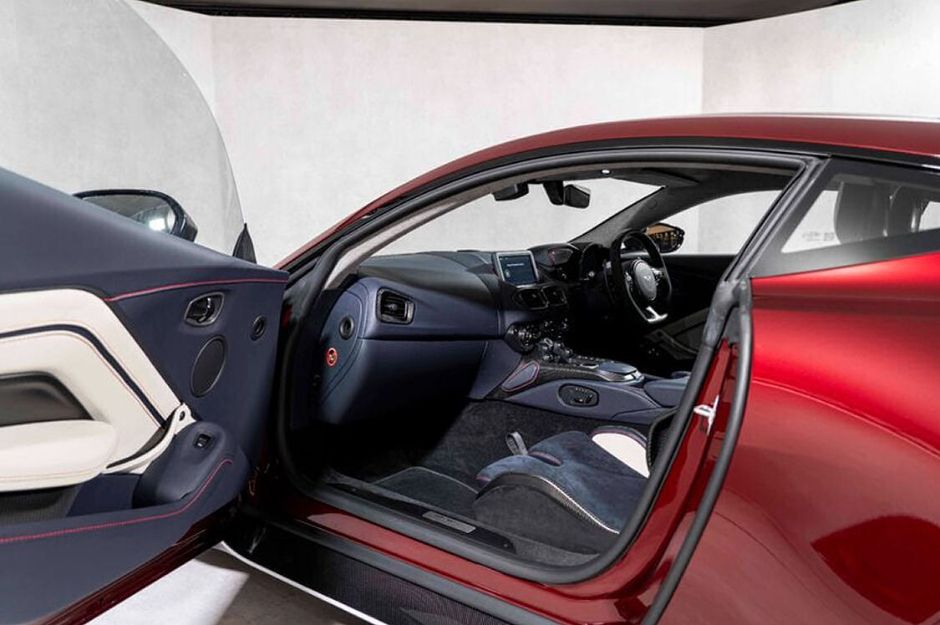 ASTON MARTIN VANTAGE