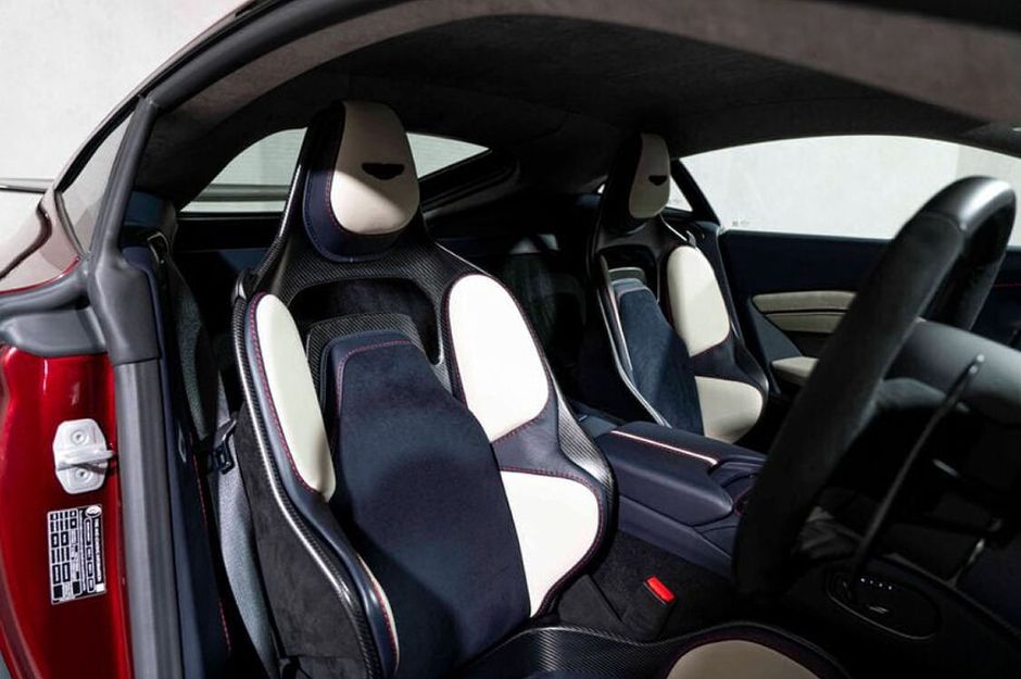 ASTON MARTIN VANTAGE