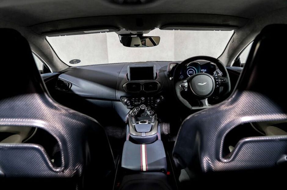 ASTON MARTIN VANTAGE