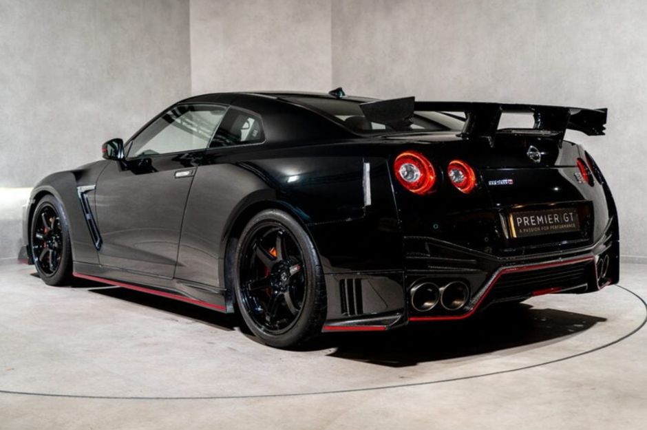 NISSAN GT-R